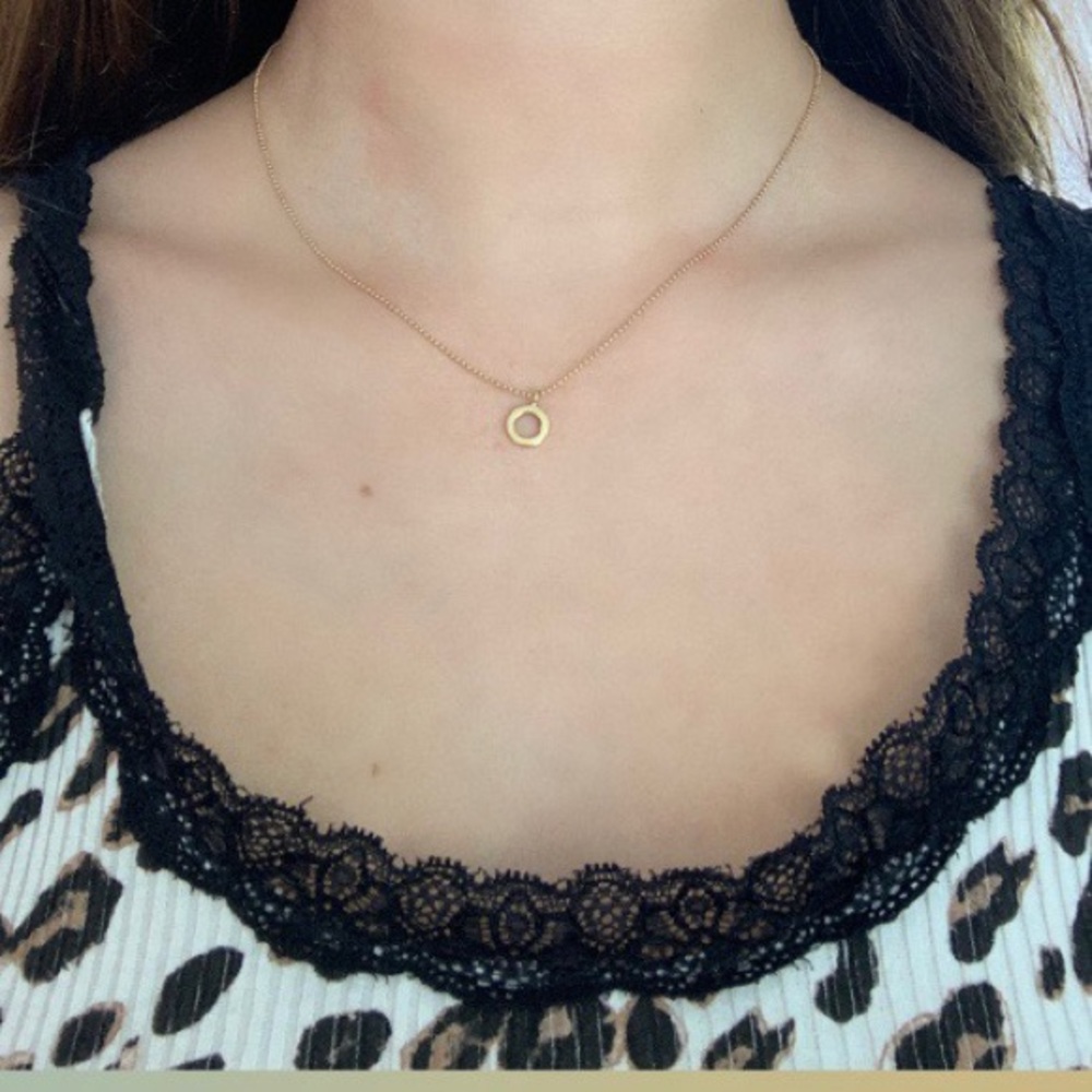 Gold circle necklace